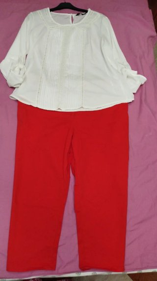 Conjunto Blusa Blanca y Pantalón Rojo
