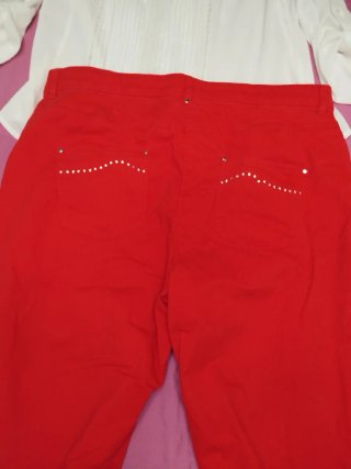 Conjunto Blusa Blanca y Pantalón Rojo