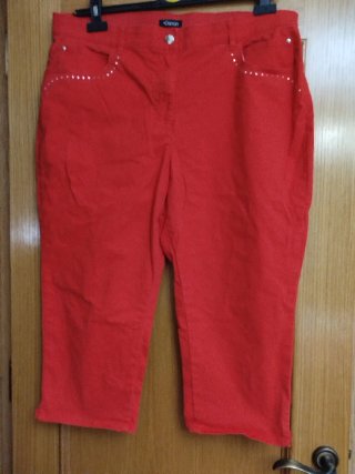 Conjunto Blusa Blanca y Pantalón Rojo