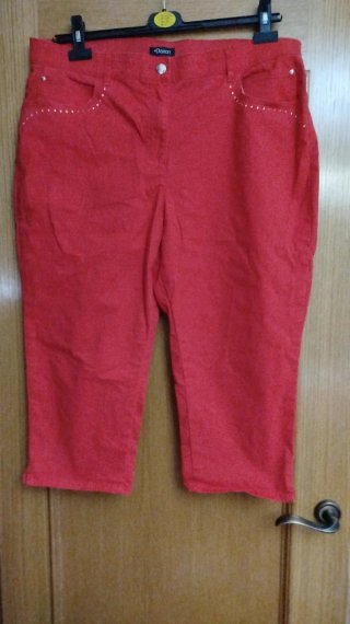Conjunto Blusa Blanca y Pantalón Rojo