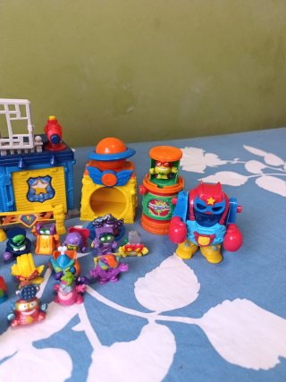 SuperZings Comisaría + Vehículos + Figuras