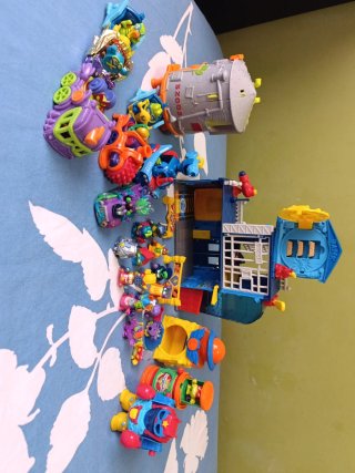 SuperZings Comisaría + Vehículos + Figuras