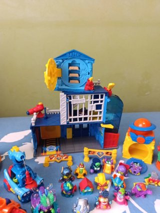 SuperZings Comisaría + Vehículos + Figuras