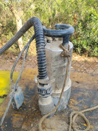 Bomba sumergible eléctrica