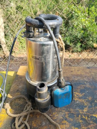 Bomba sumergible eléctrica