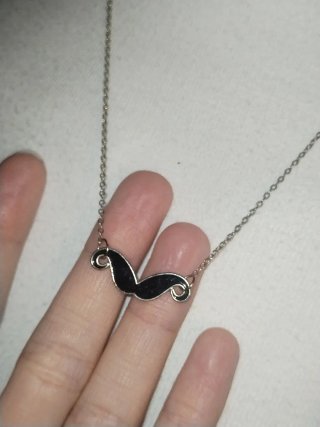 Collar bigote H&M 2010