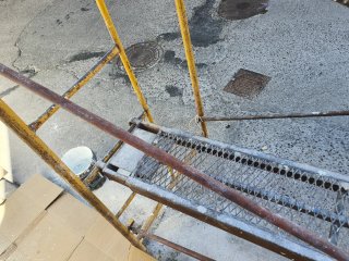 Andamio con chapa y ruedas incluidas (con frenos)