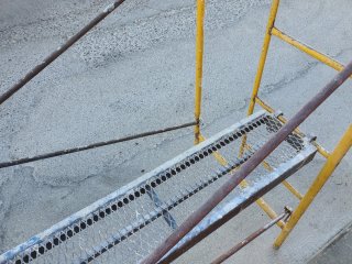 Andamio con chapa y ruedas incluidas (con frenos)