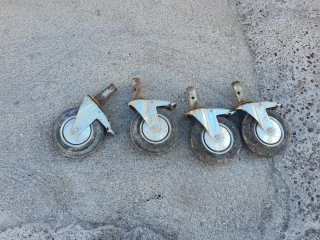 Andamio con chapa y ruedas incluidas (con frenos)