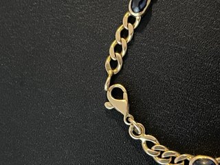 Anillo y brazalete