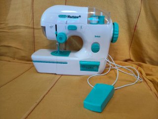 Máquina de coser de juguete