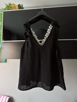 Top negro Giesswein talla XL con flores