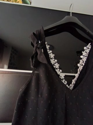 Top negro Giesswein talla XL con flores