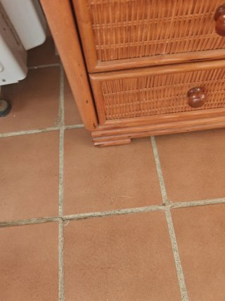 Comoda con 5 cajones decorados con mimbre