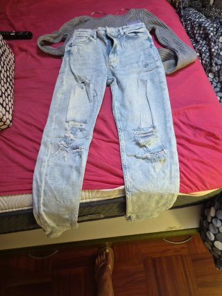 Cojunto Bershka: Vaquero Roto + Top Canalé