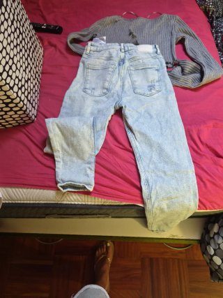 Cojunto Bershka: Vaquero Roto + Top Canalé