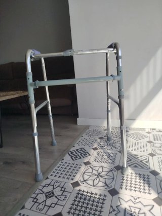 Andador Plegable Aluminio sin apenas uso.