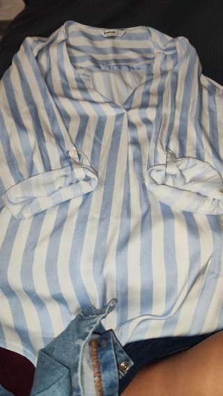 Blusa Stradivarius Rayas Azul y Blanco Talla M