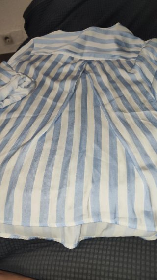 Blusa Stradivarius Rayas Azul y Blanco Talla M