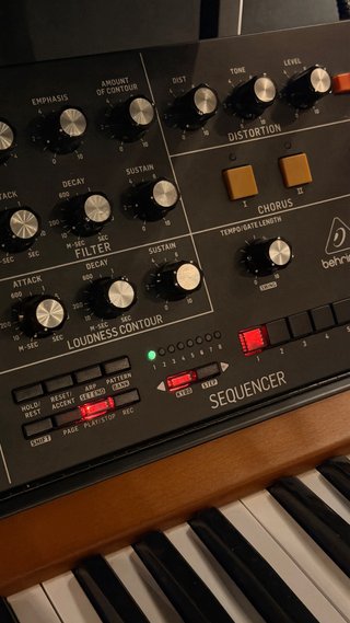 Behringer Poly D Sintetizador