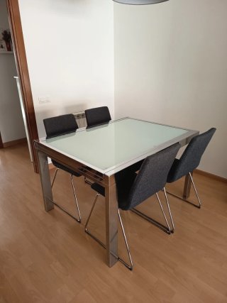 Mesa de comedor cristal y metal