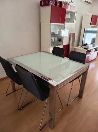 Mesa de comedor cristal y metal
