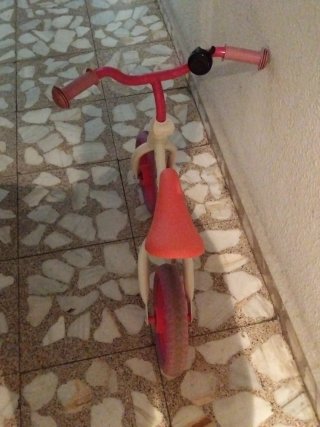 Bici di equilibrio rosa e bianca