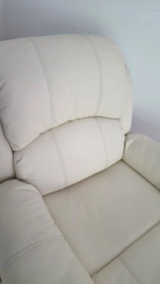 Sillón reclinable beige piel sintética
