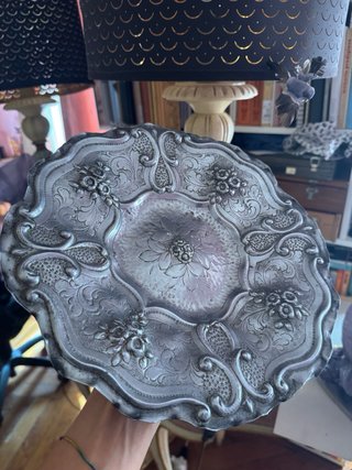 Vassoio in peltro decorato