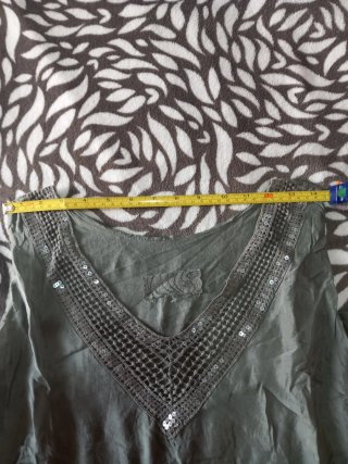 Blusa sin mangas verde oliva con lentejuelas