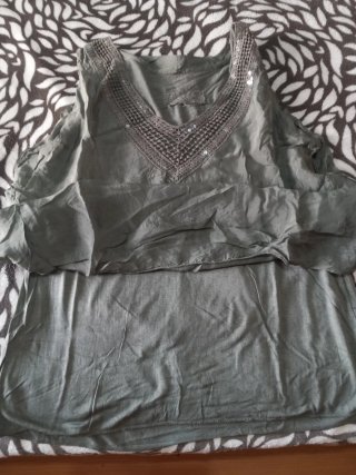 Blusa sin mangas verde oliva con lentejuelas