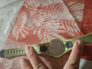 Reloj deportivo negro y verde