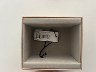 Elegante reloj de mujer sin usar