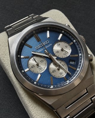 Seiko SSB453P1 cronógrafo azul con caja y papeles