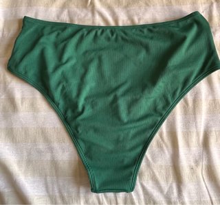 Braga bikini verde de talle alto