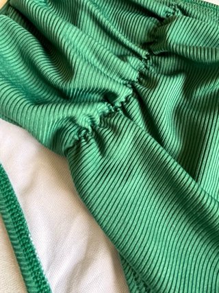 Braga bikini verde de talle alto