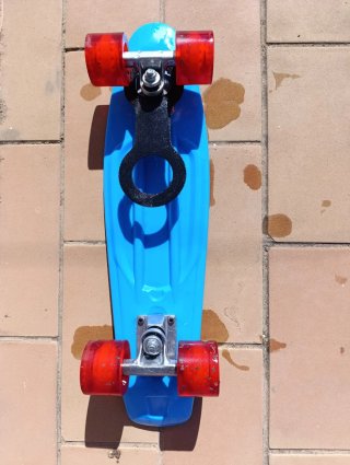 Monopatín azul