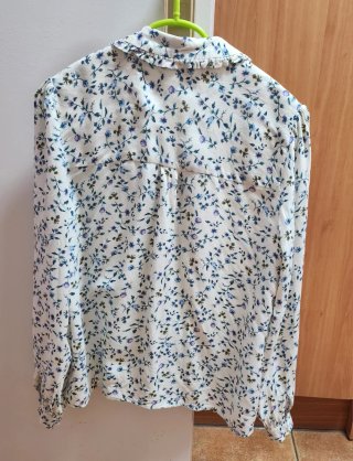 Blusa Springfield flores azules manga larga