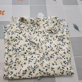 Blusa Springfield flores azules manga larga