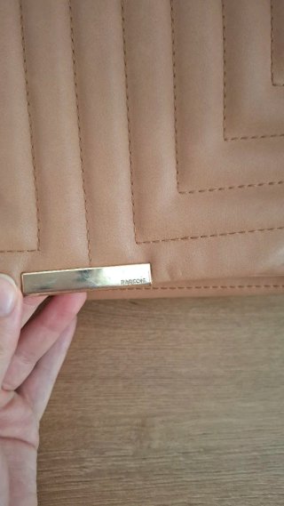 Bolso camel acolchado con cadena