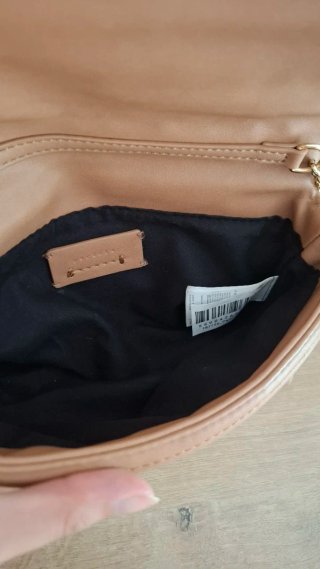 Bolso camel acolchado con cadena
