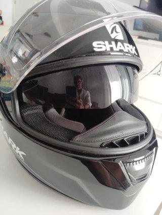Casco de moto Shark negro. Talla XS