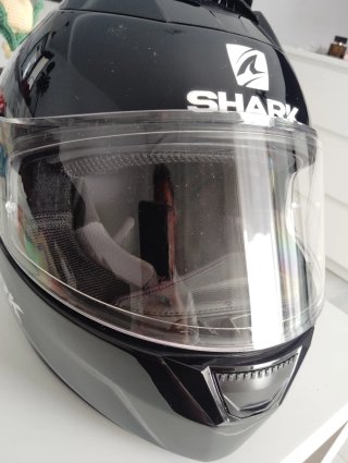 Casco de moto Shark negro. Talla XS