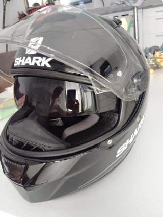 Casco de moto Shark negro. Talla XS