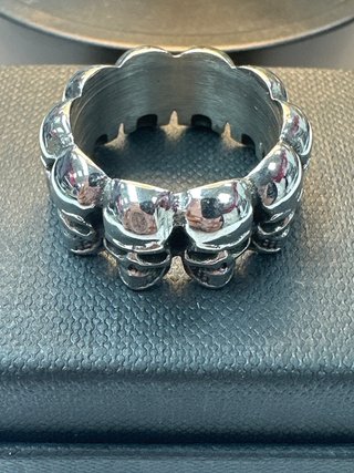 Anillo acero plateado de calavera T22