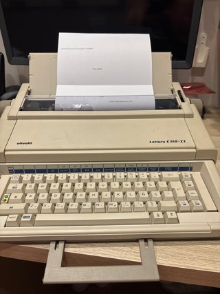 Máquina de escribir electrónica Olivetti Lettera E