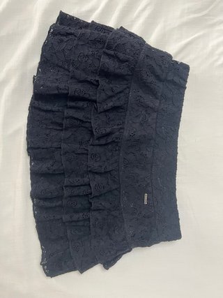 Minifalda volantes negra encaje