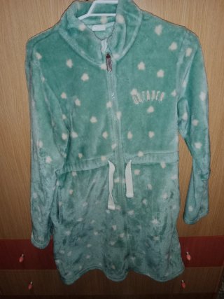 Albornoz de forro polar con estrellas
