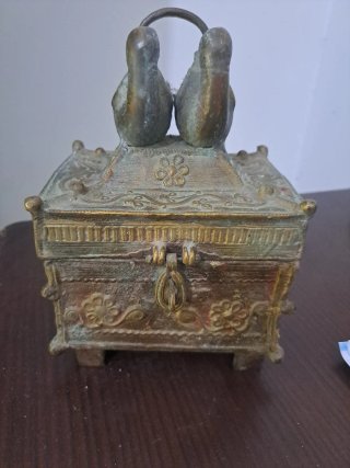 Cofre Persa de bronce antiguo
