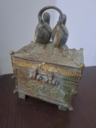 Cofre Persa de bronce antiguo